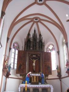 Żelowice. Neogotycki ołtarz w prezbiterium